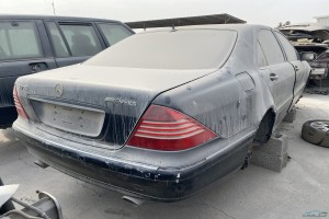 سيارة مرسيدس S 2004